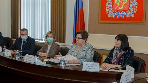 Выплаты приемным семьям увеличат